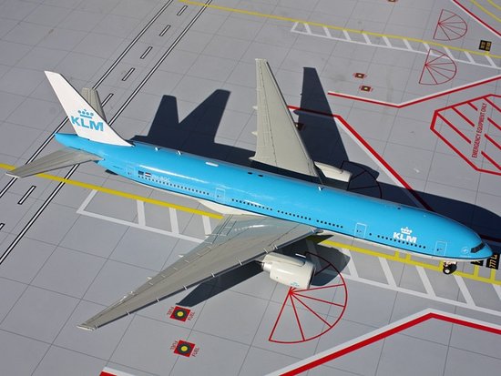 Lietadlo Boeing B777-206ER KLM  "2000s" Colors. "Chichen-Itza"